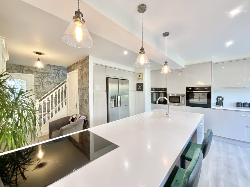 Redwood Avenue, Stone, ST15