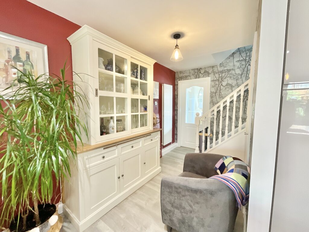 Redwood Avenue, Stone, ST15