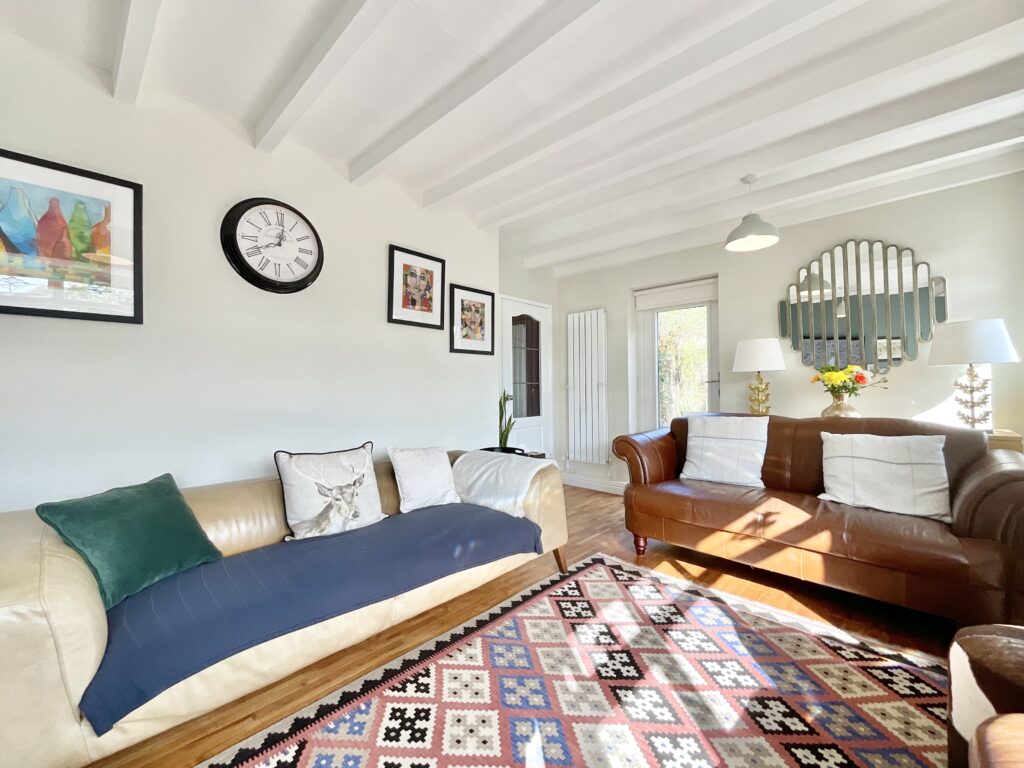 Redwood Avenue, Stone, ST15