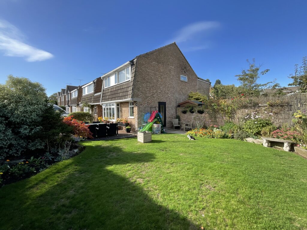 Redwood Avenue, Stone, ST15