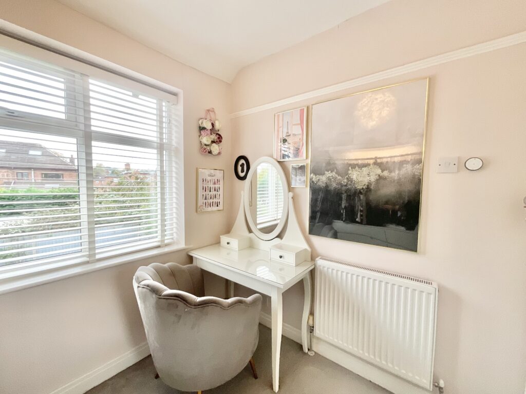 Longfield Avenue, Stone, ST15