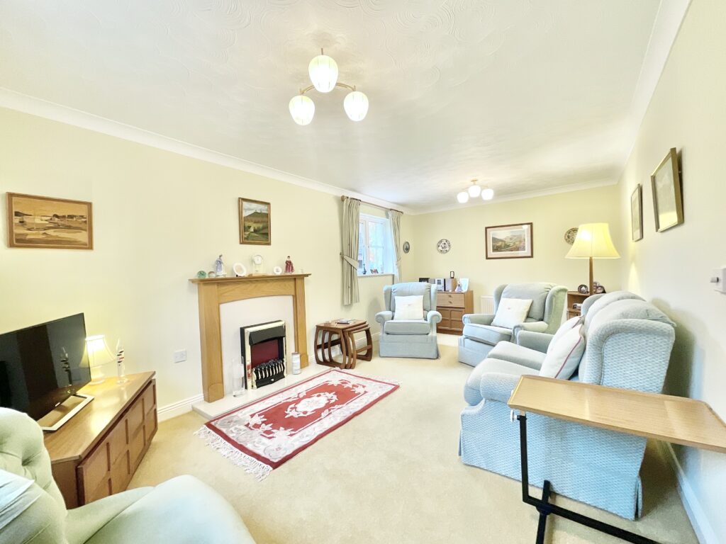 Cressey Close, Stone, ST15