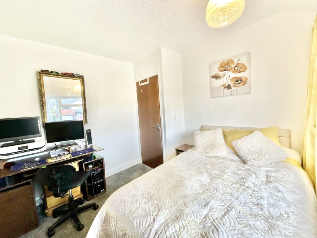 Dilhorne Road, Forsbrook, ST11