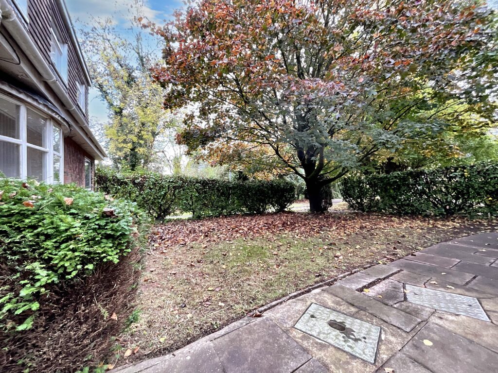 Peacehaven Grove, Stoke-On-Trent, ST4