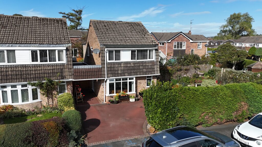 Redwood Avenue, Stone, ST15