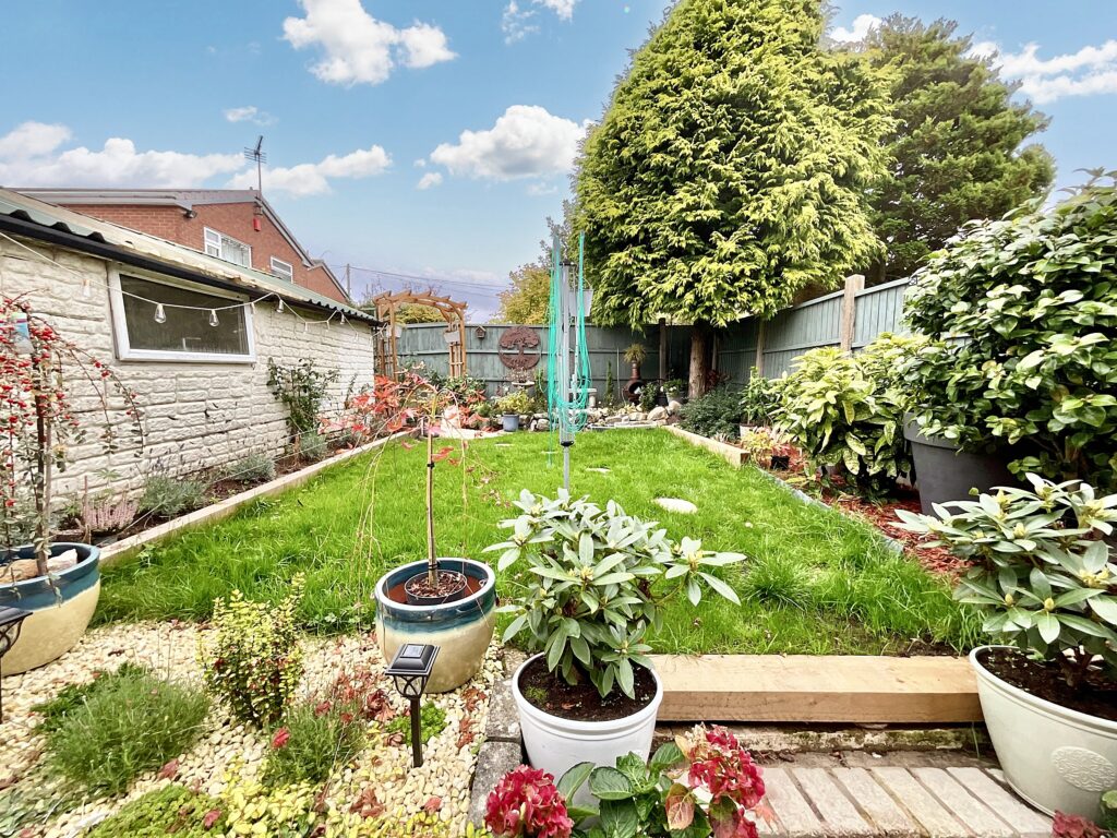 Milford Avenue, Werrington, ST9