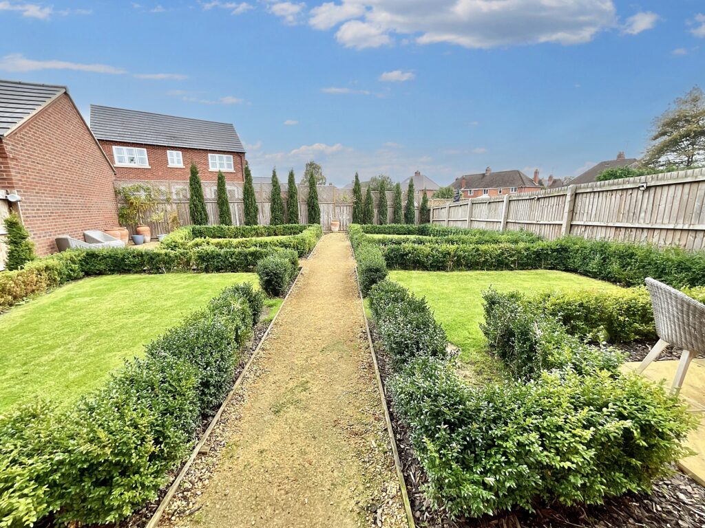 Reddie Close, Rocester, ST14