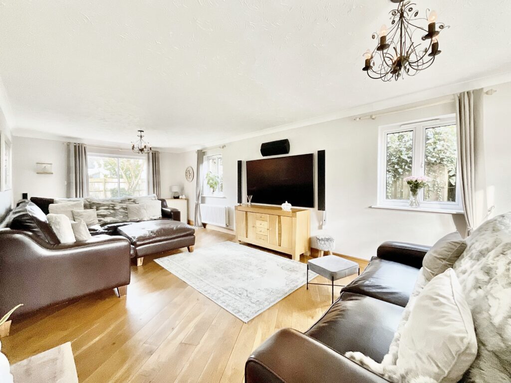 Meadowbank Avenue, Weston, ST18