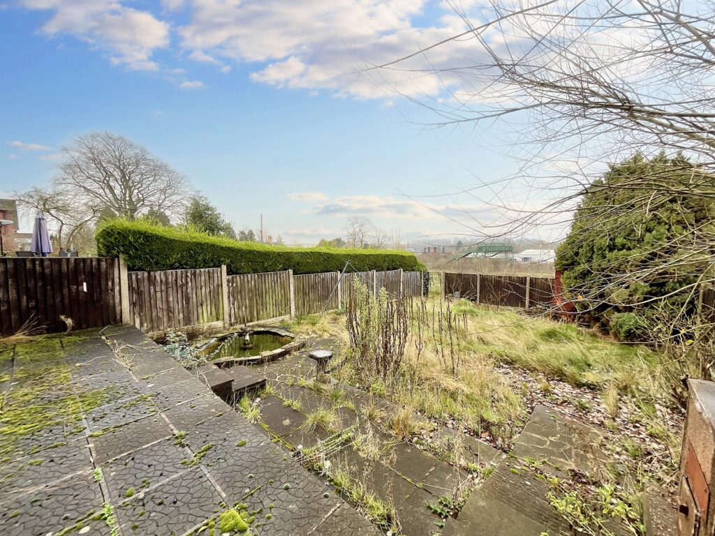 Mount Road, Stone, ST15