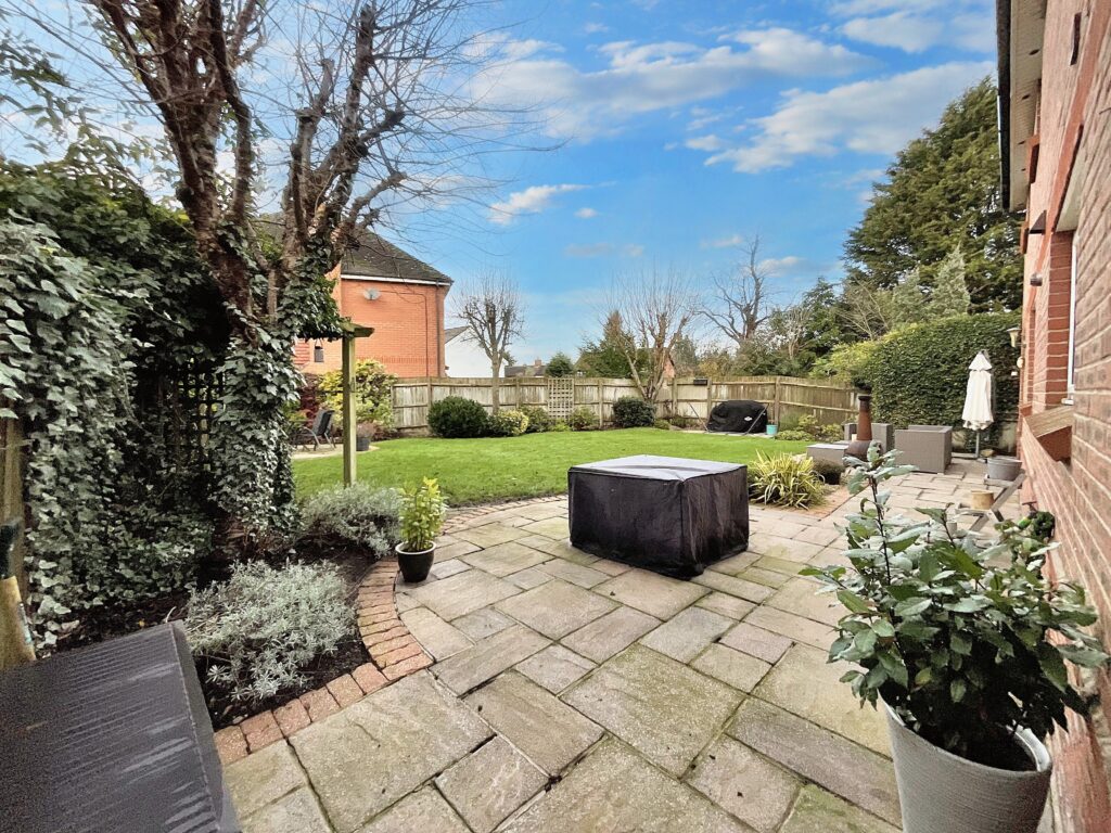 Meadowbank Avenue, Weston, ST18