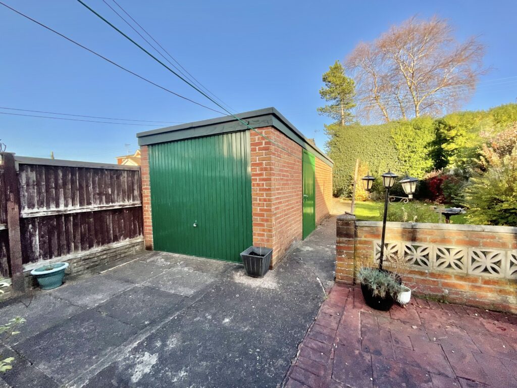 The Fillybrooks, Stone, ST15