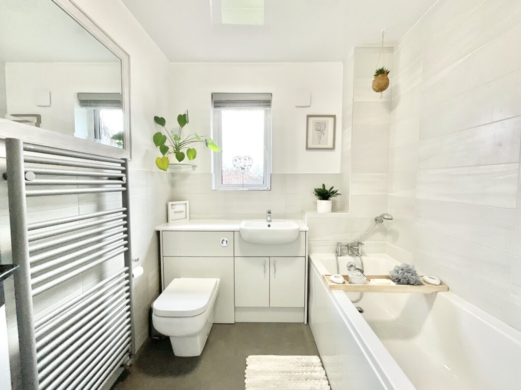 Meadowbank Avenue, Weston, ST18