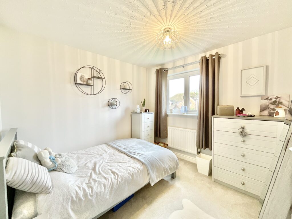 Meadowbank Avenue, Weston, ST18