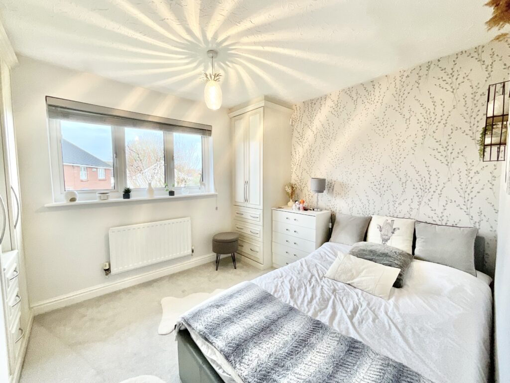 Meadowbank Avenue, Weston, ST18