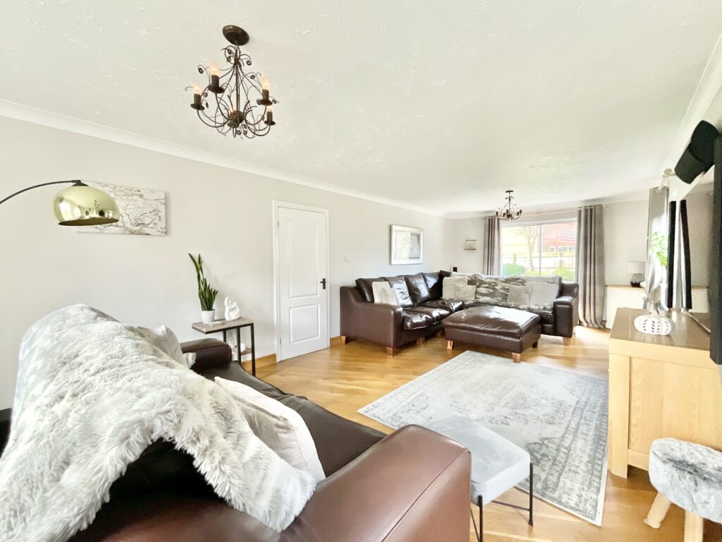 Meadowbank Avenue, Weston, ST18