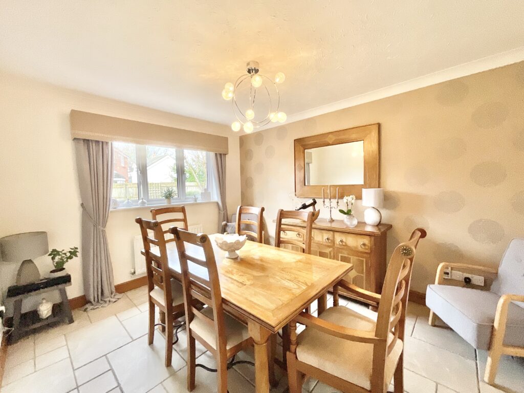 Meadowbank Avenue, Weston, ST18