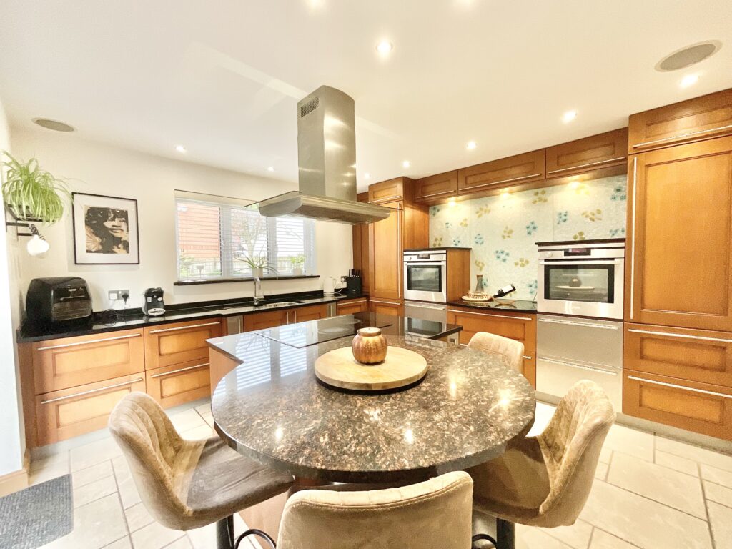 Meadowbank Avenue, Weston, ST18