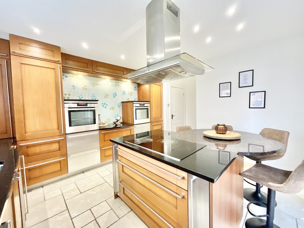 Meadowbank Avenue, Weston, ST18