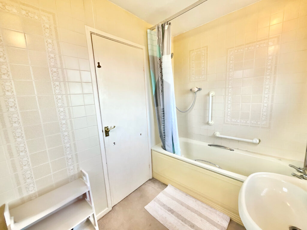 Maple Close, Cheadle, ST10