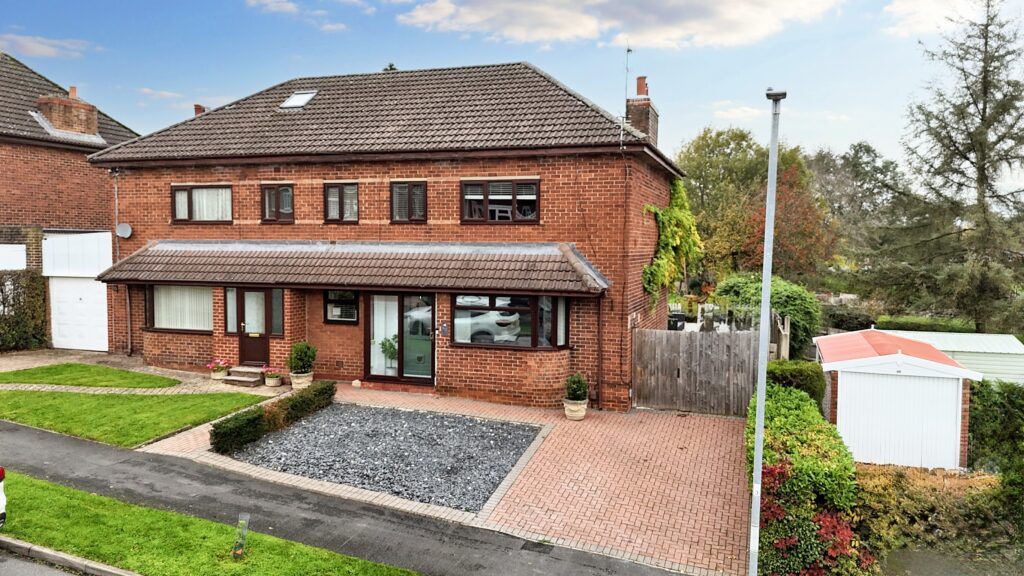 Walton Way, Stone, ST15