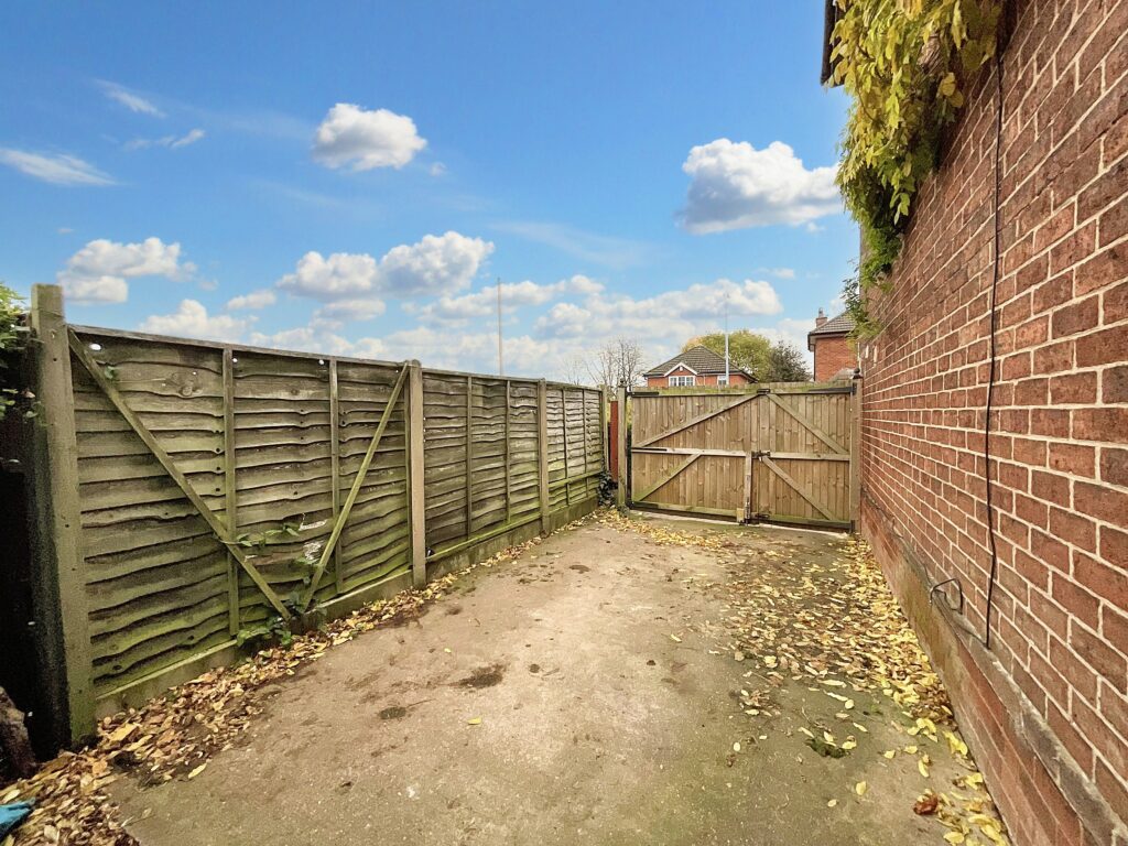 Walton Way, Stone, ST15