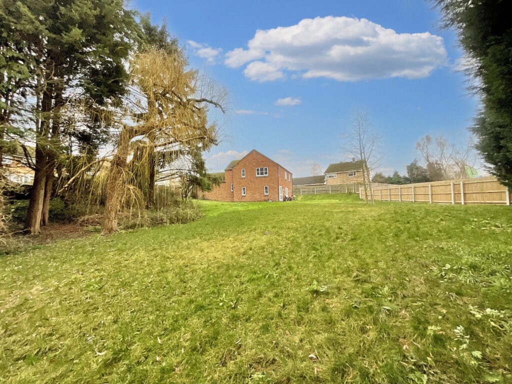 Elm Close, Great Haywood, ST18