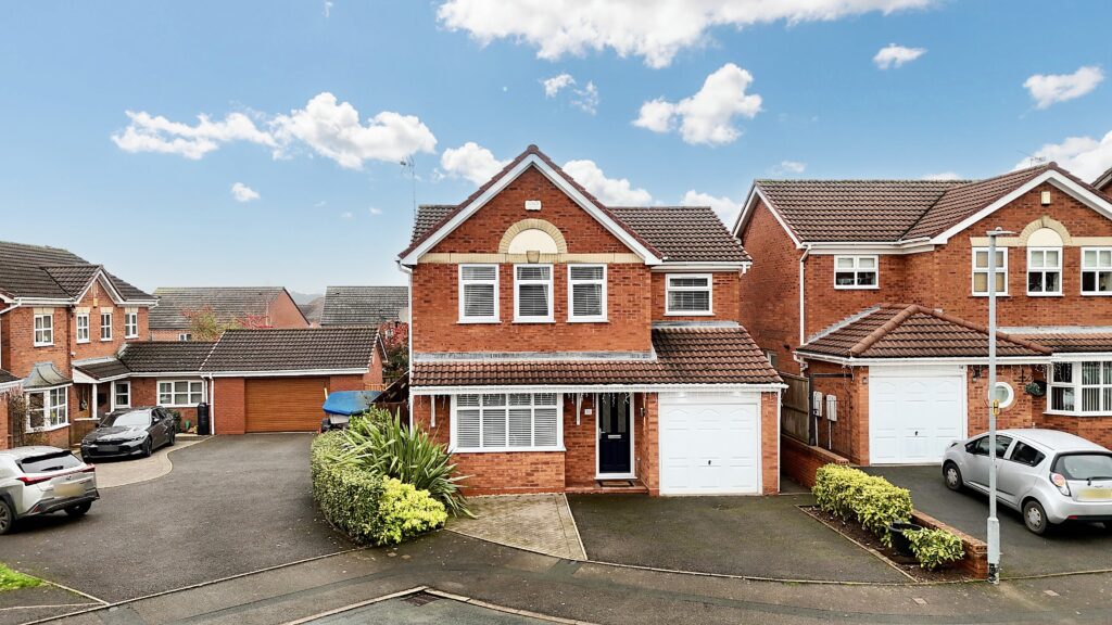 Vine Close, Hixon, ST18