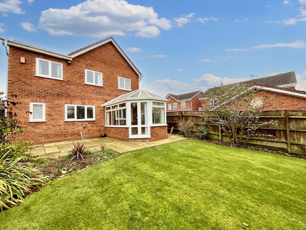 Vine Close, Hixon, ST18