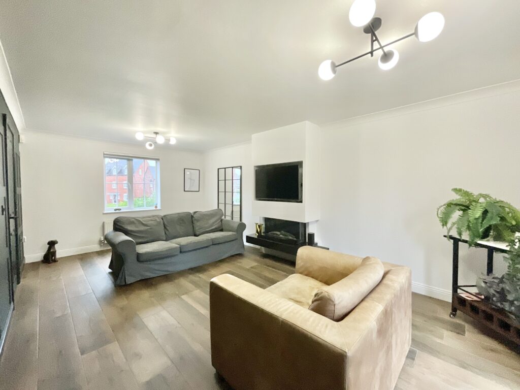 Cressey Close, Stone, ST15