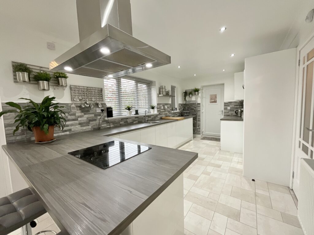 Vine Close, Hixon, ST18