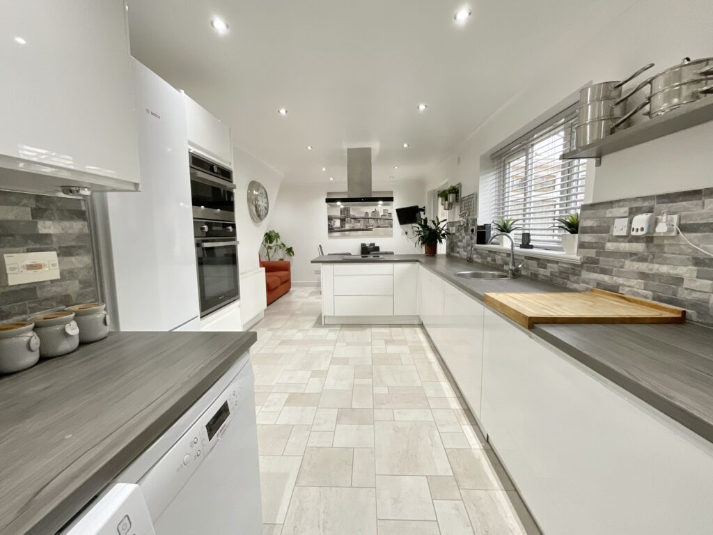 Vine Close, Hixon, ST18