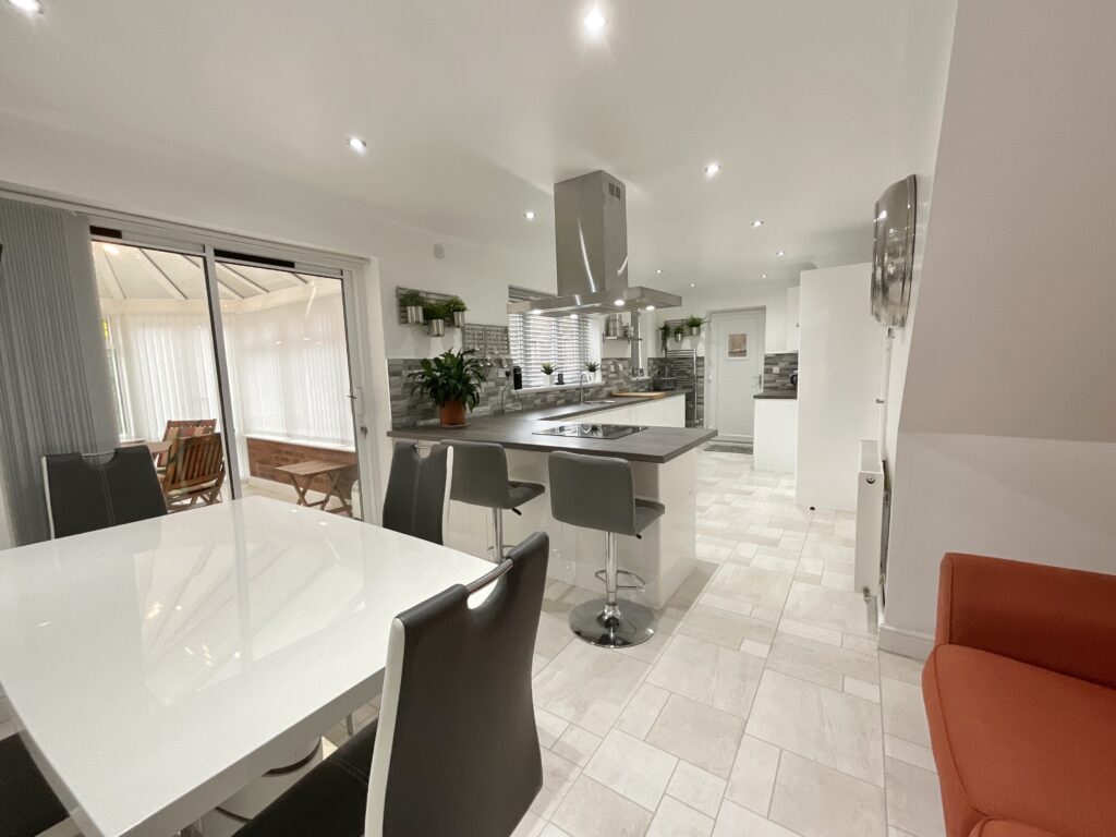 Vine Close, Hixon, ST18