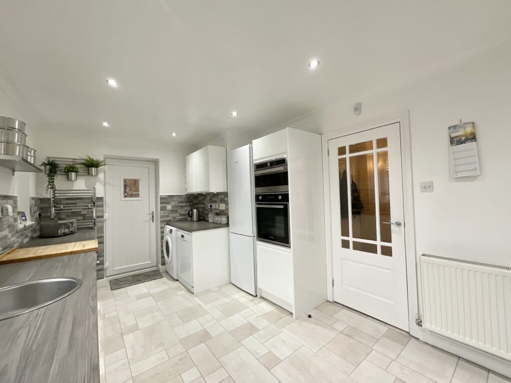 Vine Close, Hixon, ST18