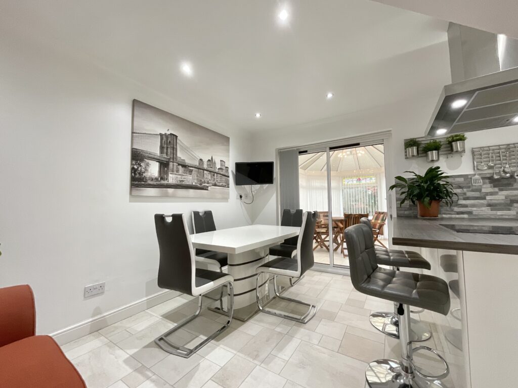 Vine Close, Hixon, ST18