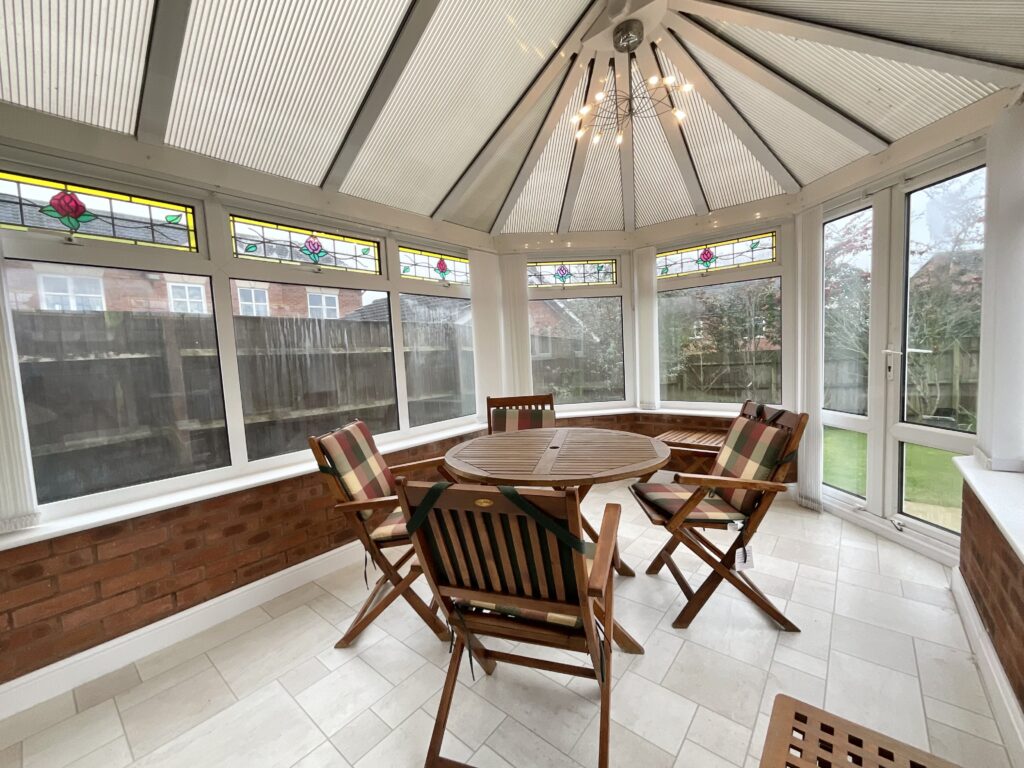 Vine Close, Hixon, ST18