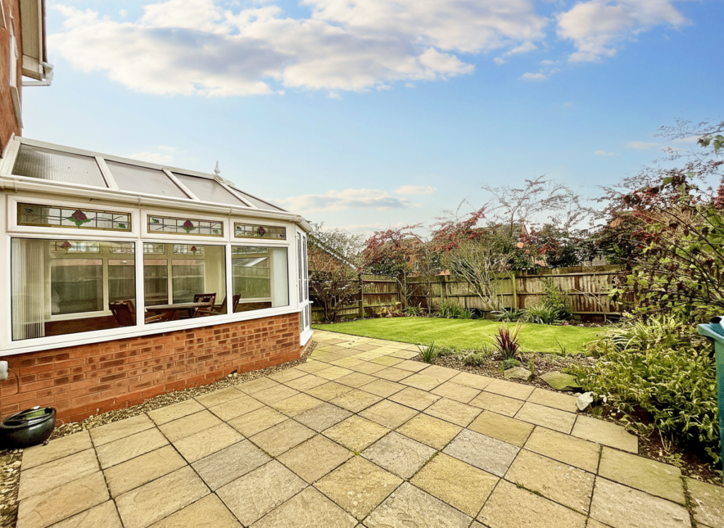 Vine Close, Hixon, ST18