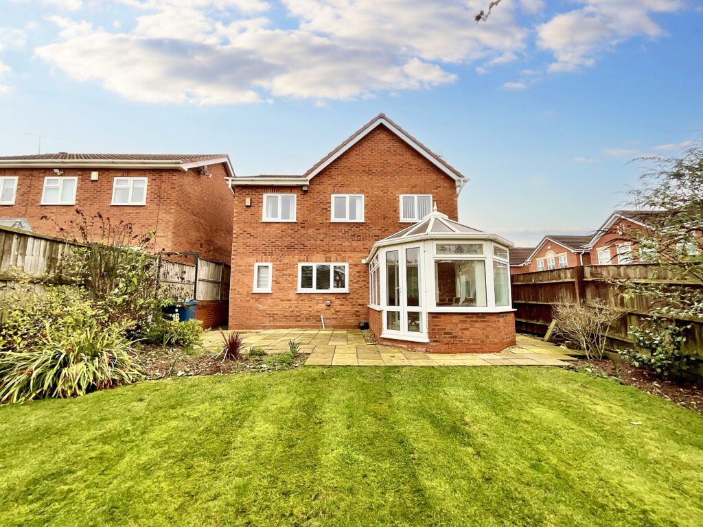 Vine Close, Hixon, ST18