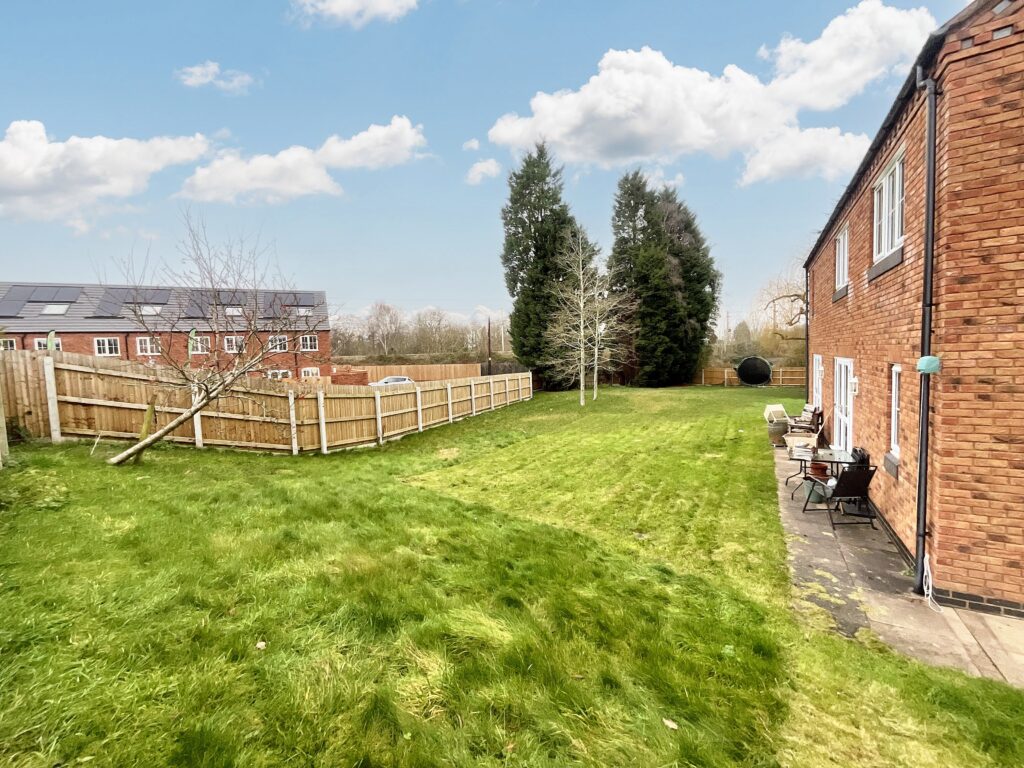 Elm Close, Great Haywood, ST18