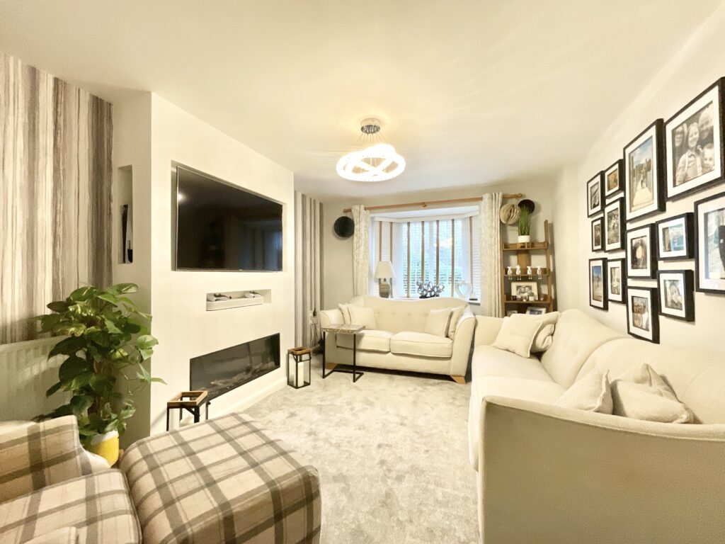 Hollingworth Close, Yarnfield, ST15