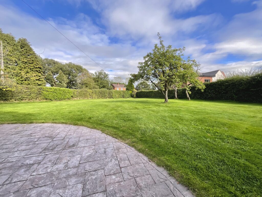 Moss Lane, Hilderstone, ST15
