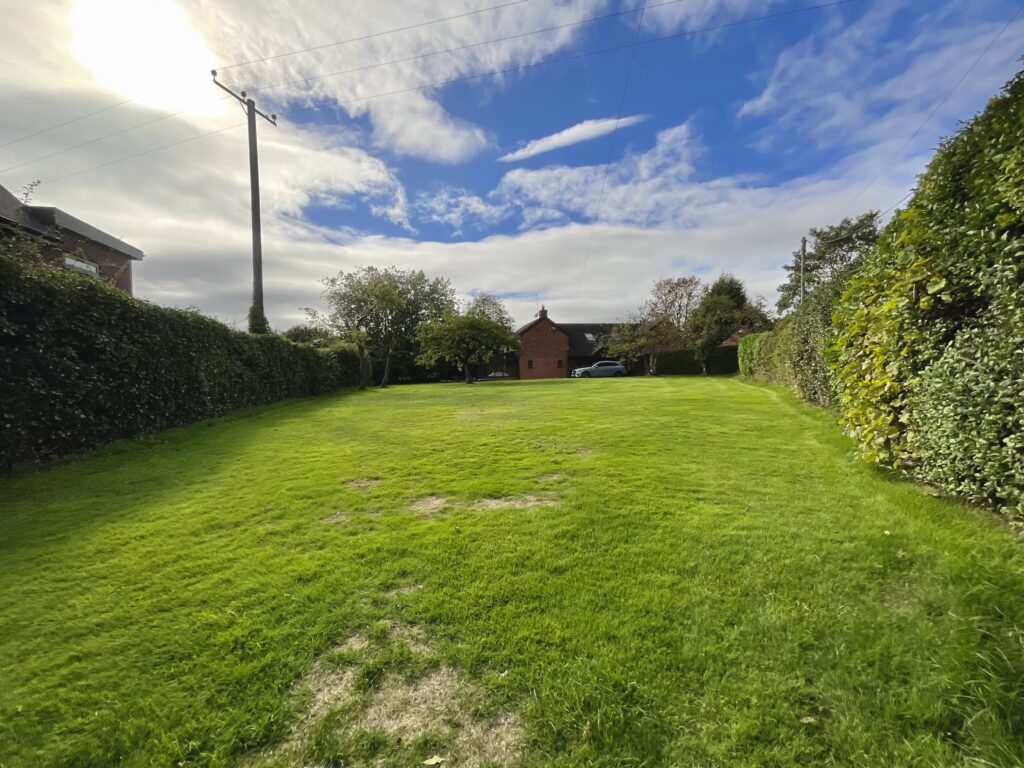 Moss Lane, Hilderstone, ST15