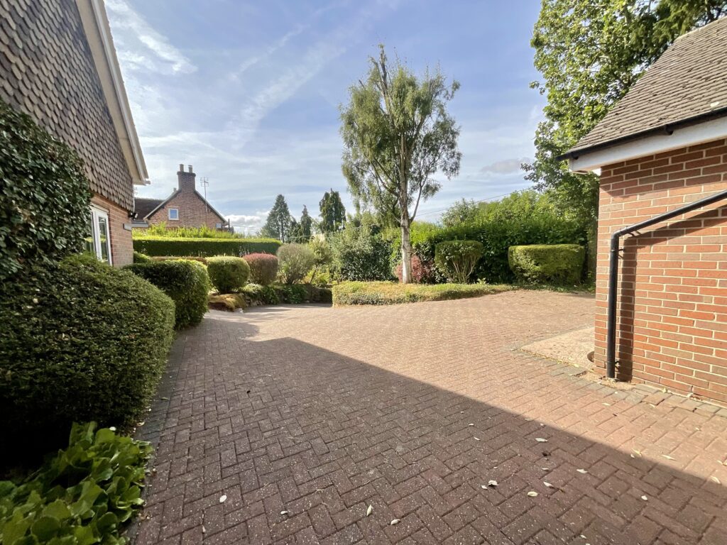 Coton, Milwich, ST18
