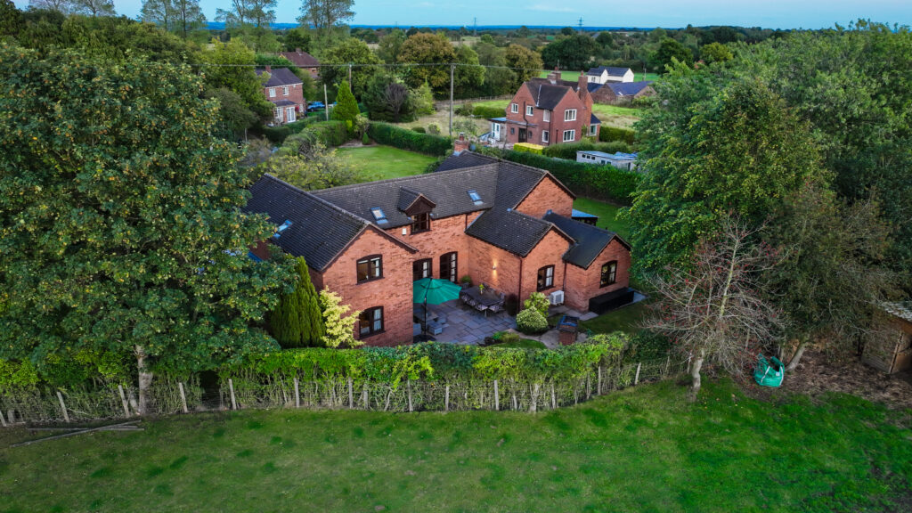 Moss Lane, Hilderstone, ST15