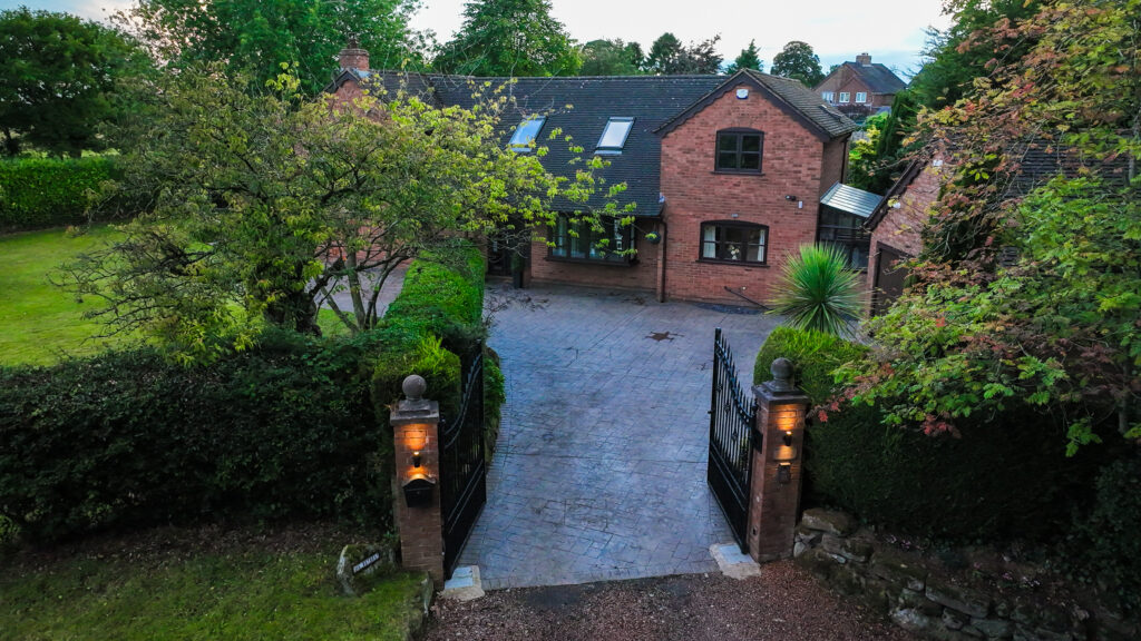 Moss Lane, Hilderstone, ST15