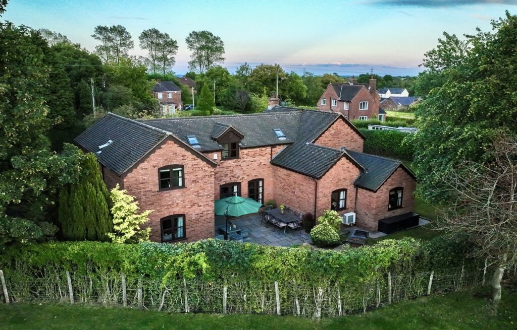 Moss Lane, Hilderstone, ST15