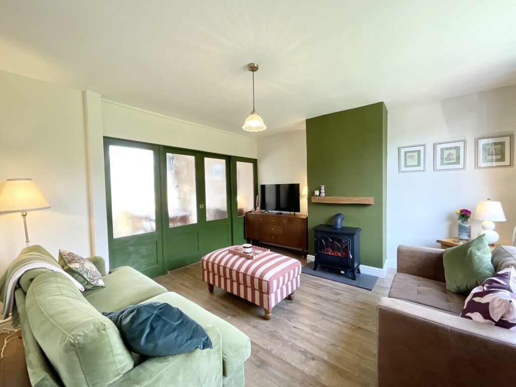 Mount Road, Stone, ST15