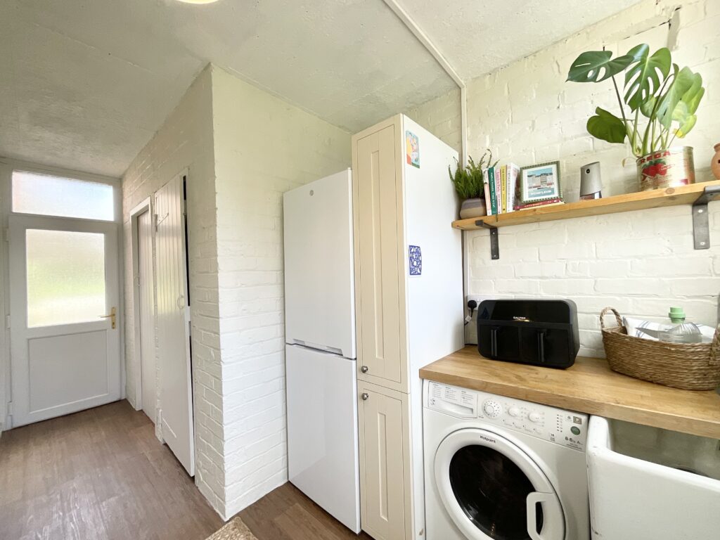 Mount Road, Stone, ST15