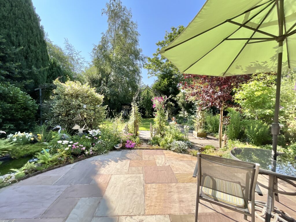 Dilhorne Road, Cheadle, ST10