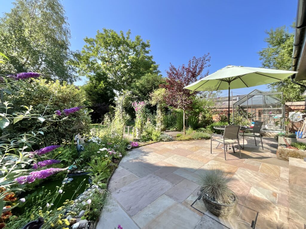 Dilhorne Road, Cheadle, ST10