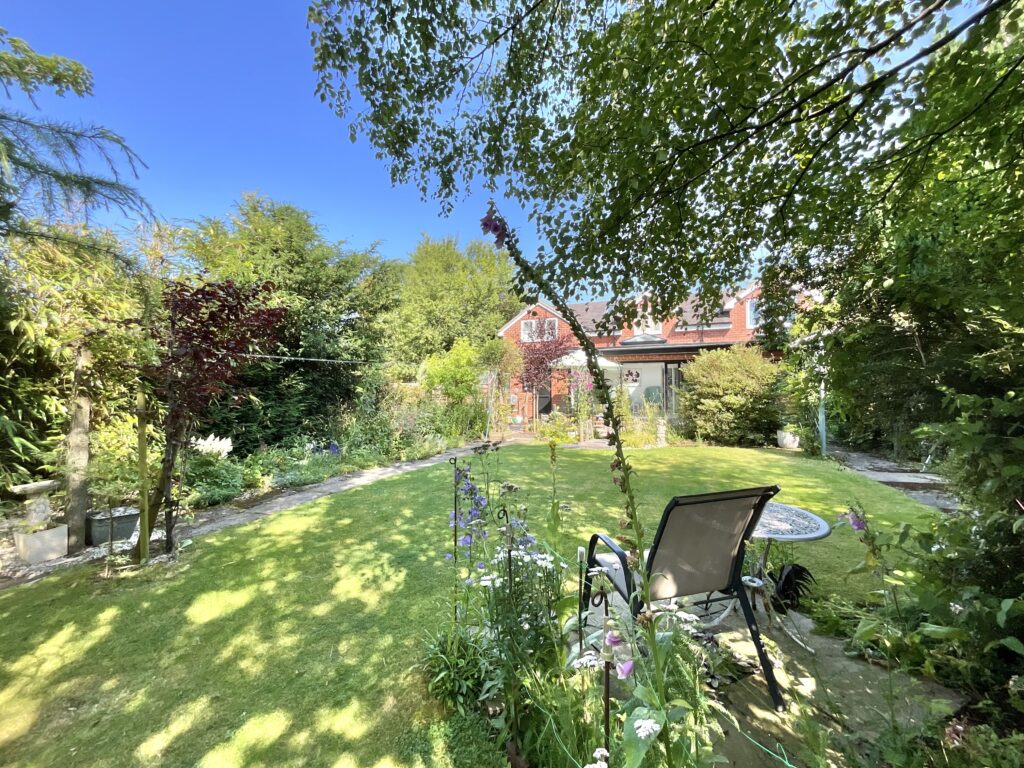 Dilhorne Road, Cheadle, ST10